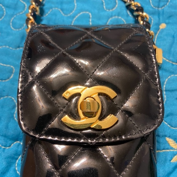 100% authentic Chanel bag! 24k hardware. Rare find. - Picture 3 of 16